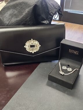 Badgley Mischka York New Clutch With Matching Earrings & Necklace. NWT!